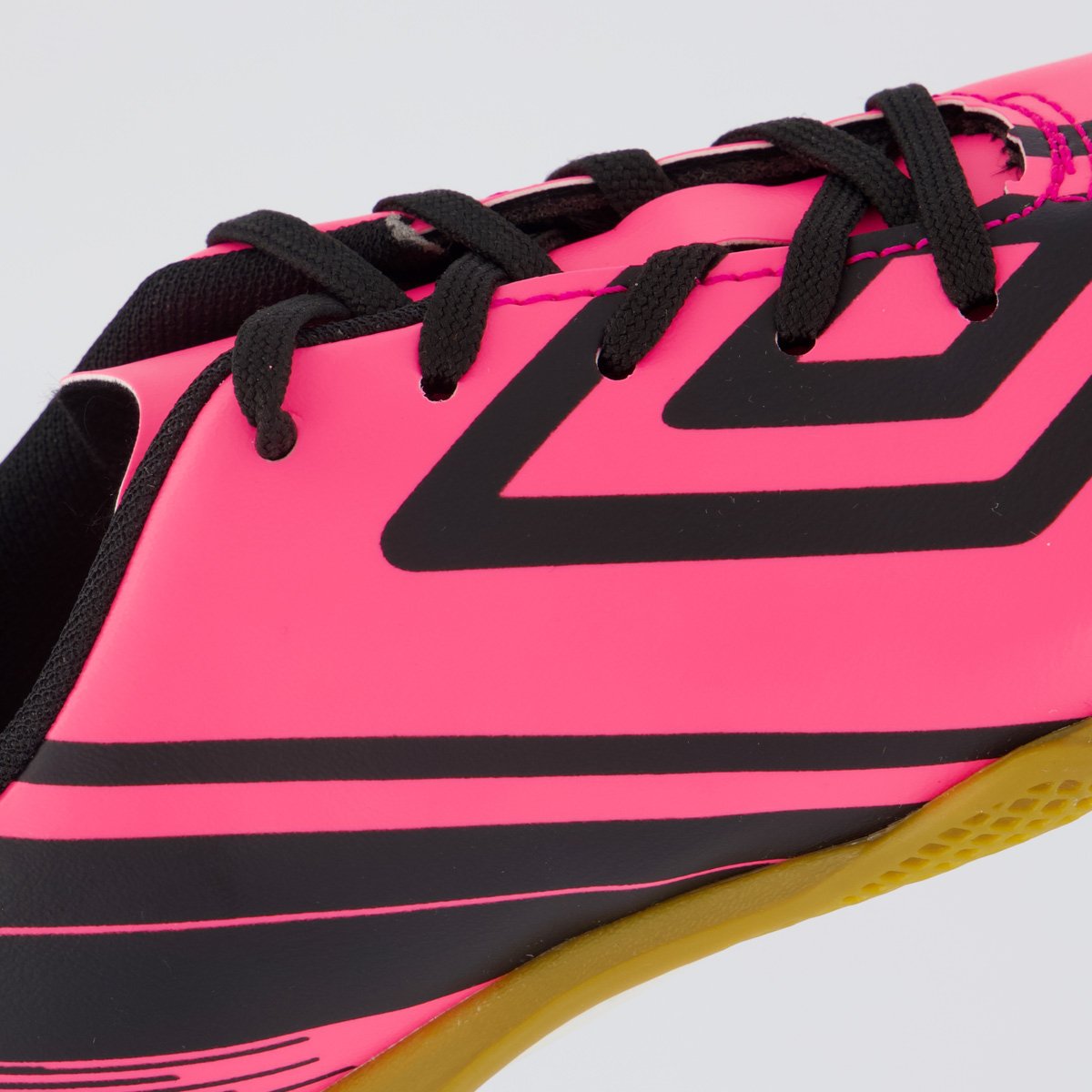 Chuteira Umbro Kick Futsal Juvenil Rosa e Preta Rosa 7
