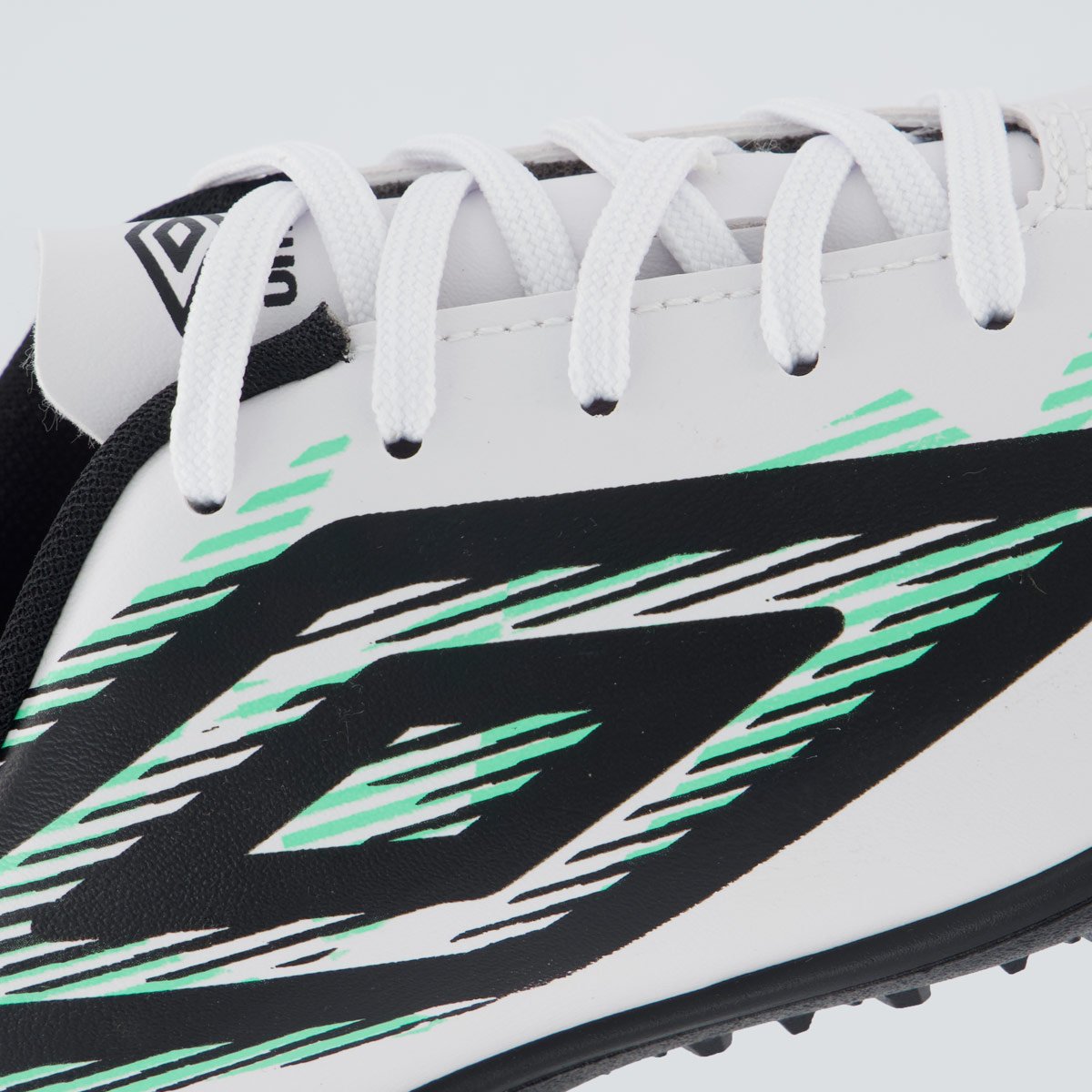 Chuteira Umbro Invictus Society Juvenil Branca e Preta Branco 7