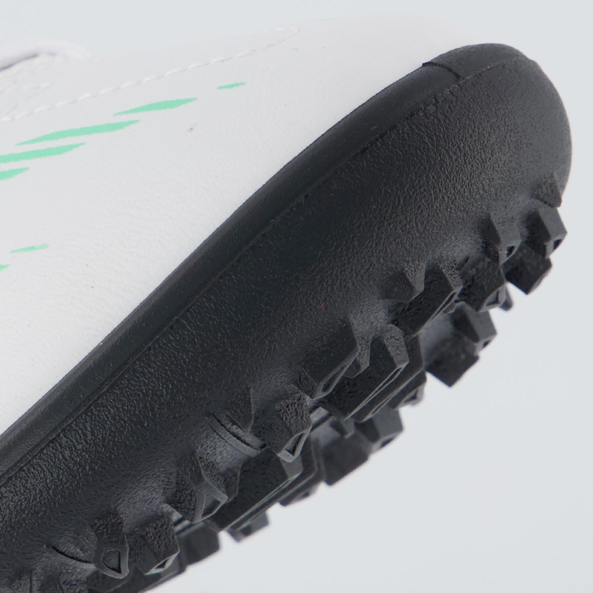 Chuteira Umbro Invictus Society Juvenil Branca e Preta Branco 8