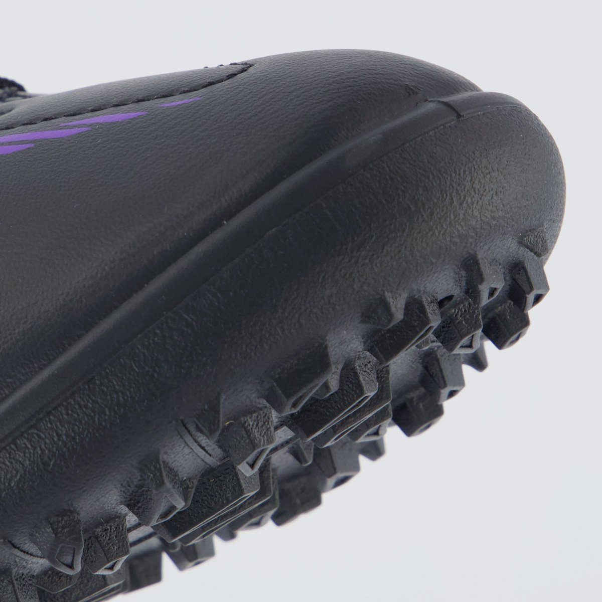 Chuteira Umbro Invictus Society Juvenil Roxa e Preta Preto/Roxo 8