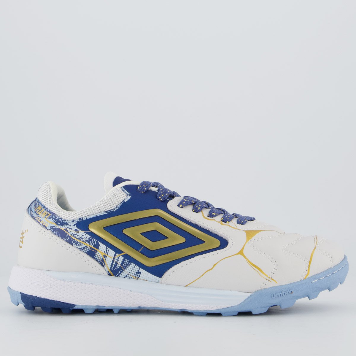 Chuteira Umbro Ada Master Class Pro Bump Kintsugi Society Branca e Azul