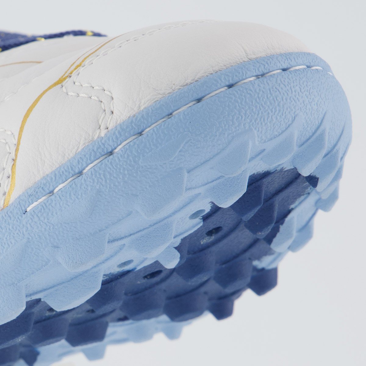 Chuteira Umbro Ada Master Class Pro Bump Kintsugi Society Branca e Azul Branco 8