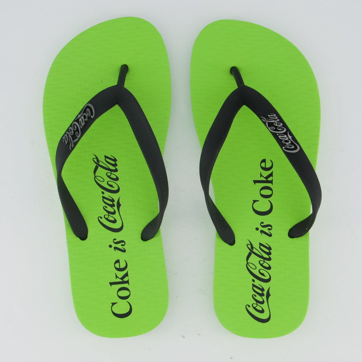 Chinelo Coca-Cola Is Coke Verde e Preto