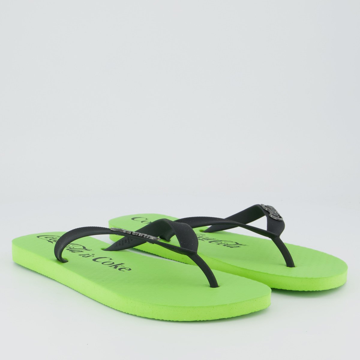Chinelo Coca-Cola Is Coke Verde e Preto Preto 3
