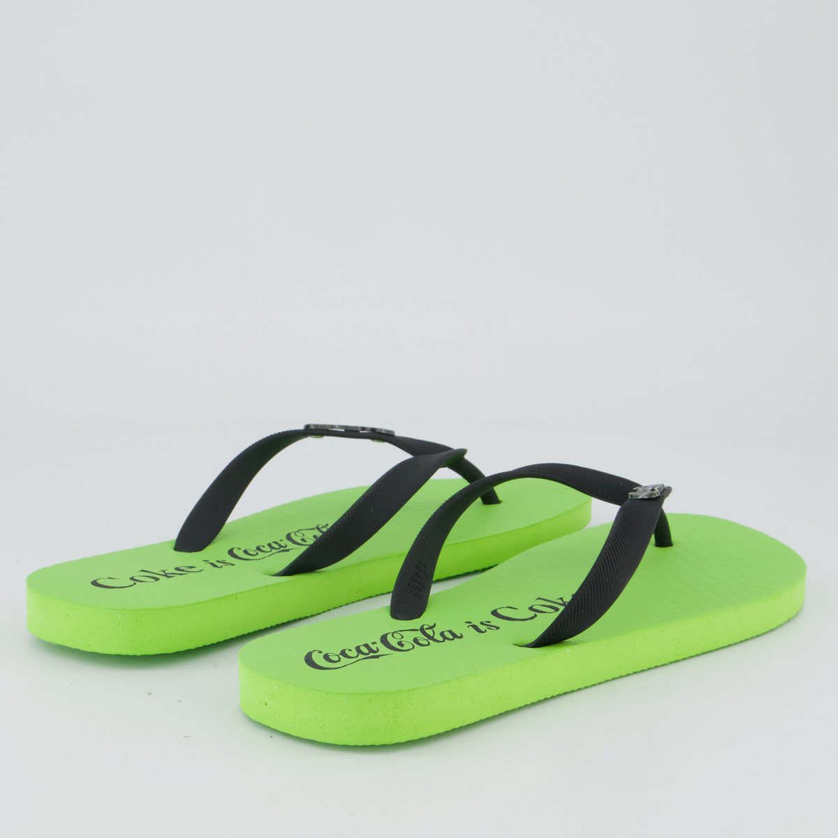 Chinelo Coca-Cola Is Coke Verde e Preto Preto 4