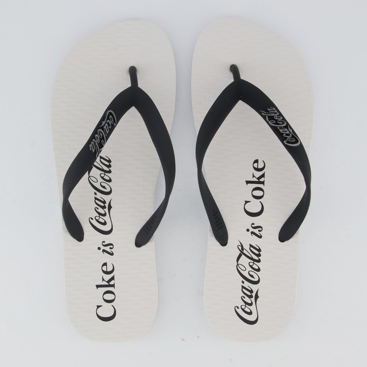 Chinelo Coca-Cola Is Coke Branco e Preto