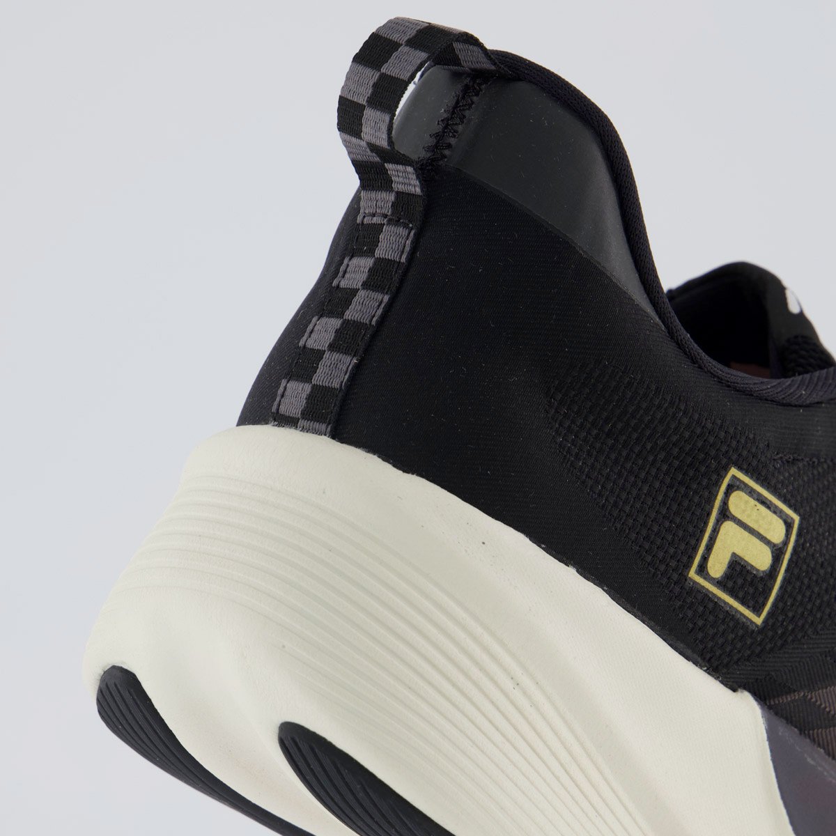 Tenis Fila Aero Skyfoam Preto e Dourado Preto 6