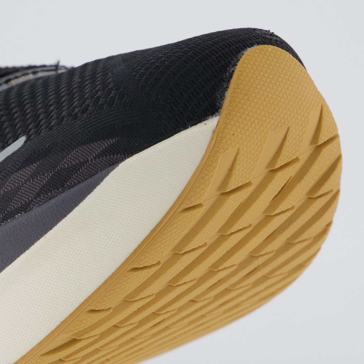 Tenis Fila Aero Skyfoam Feminino Preto e Dourado Preto 8