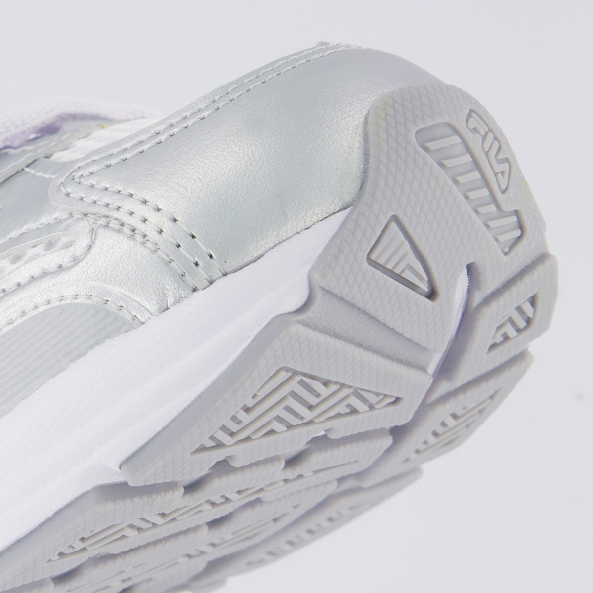 Tenis Fila Runner 2K Feminino Prata e Branco Prata 8