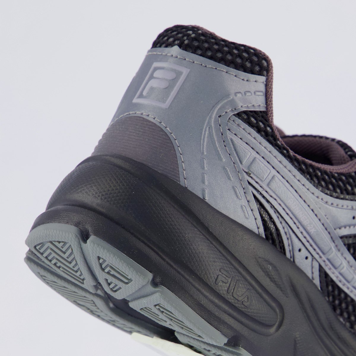 Tenis Fila Runner 2K Feminino Preto Preto/Prata 6