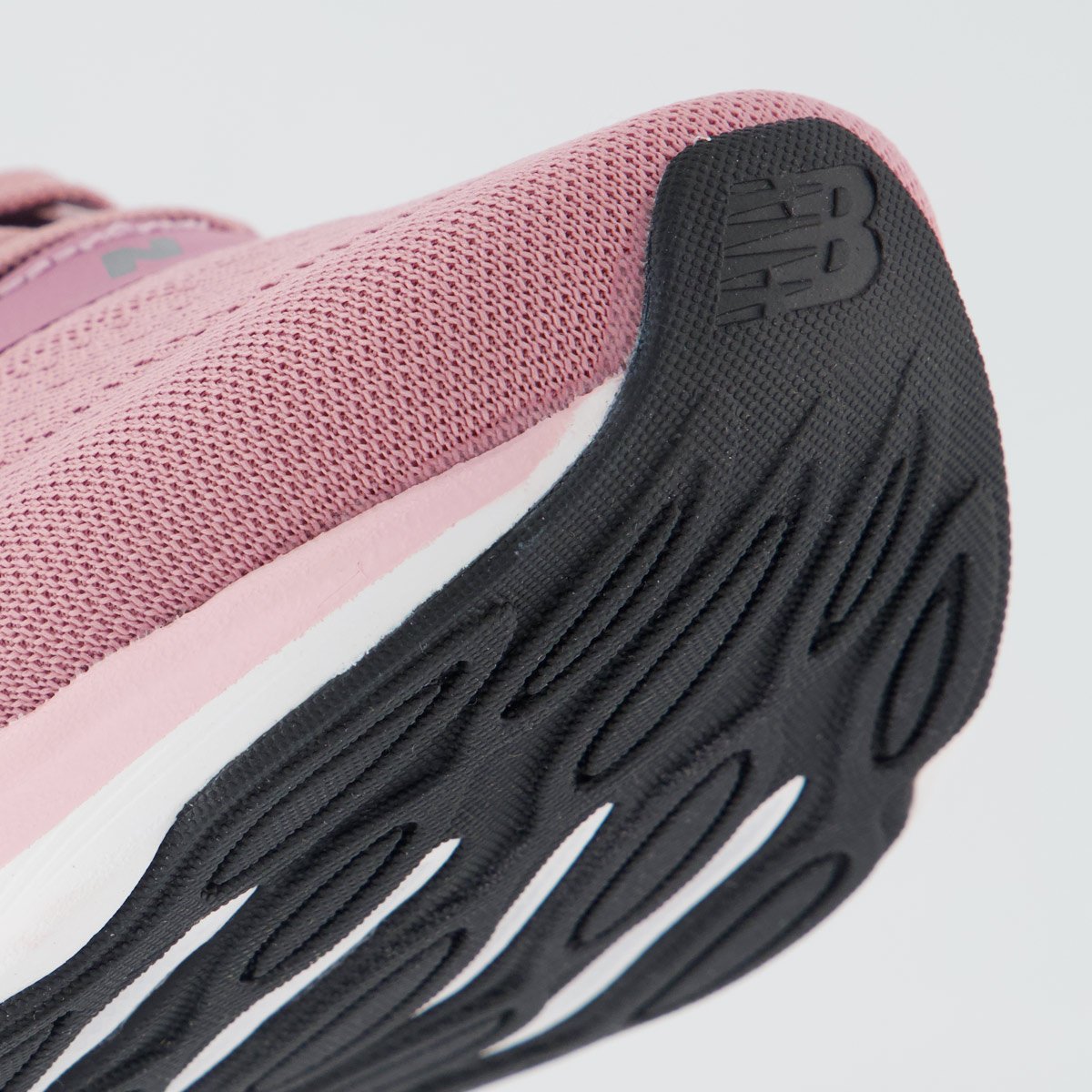 Tênis New Balance FreshFoam 680 V9 Feminino Rosa Rosa 8