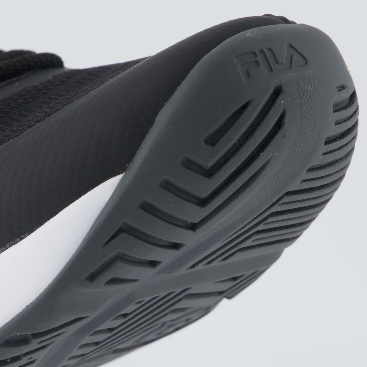 Tenis Fila Invicto Preto Preto 8