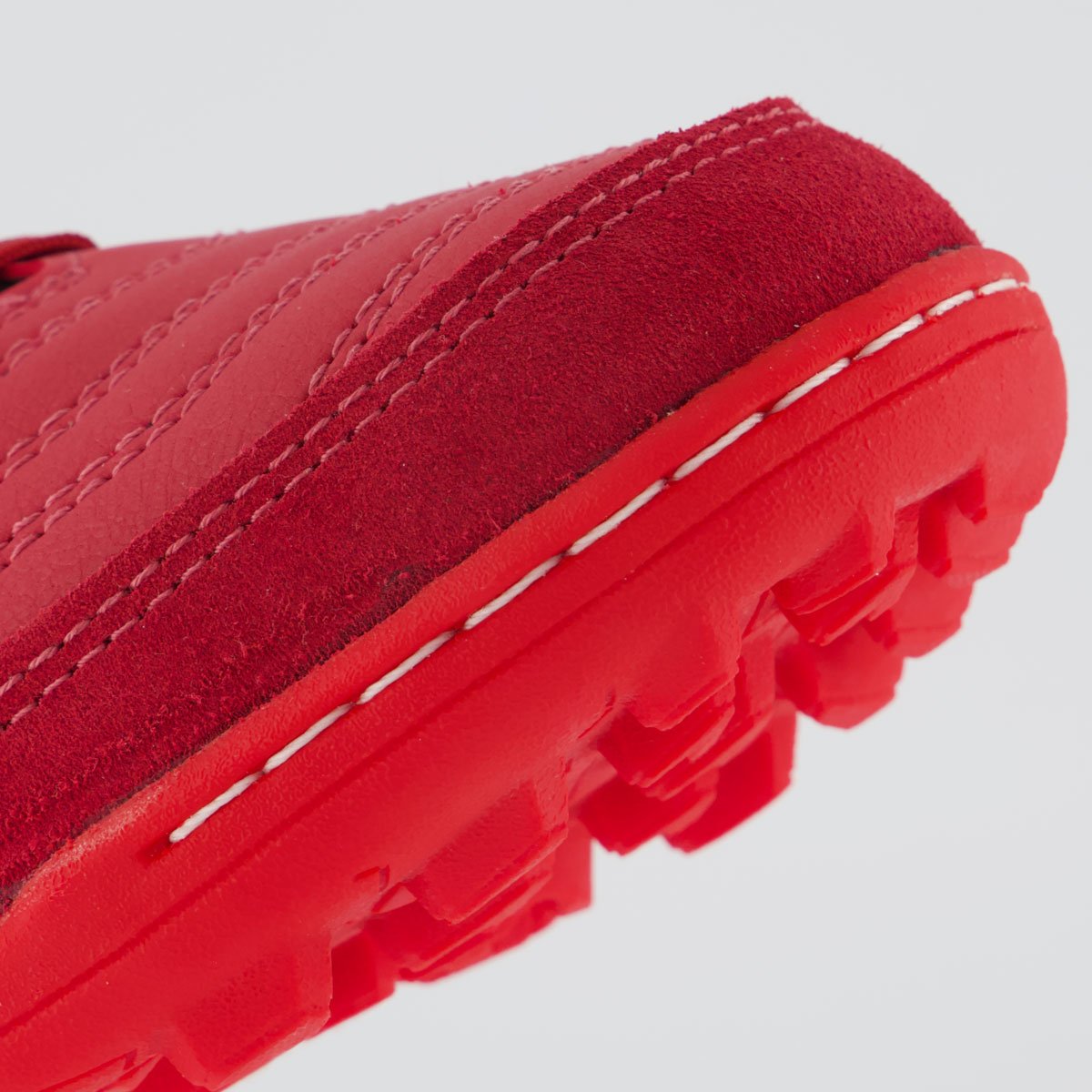 Chuteira Umbro Pro 5 Bump Club Society Branca e Vermelha Vermelho 8