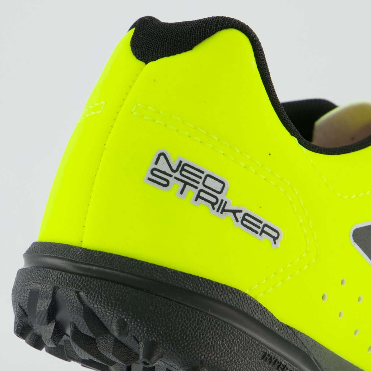 Chuteira Umbro Neo Striker II Society Verde e Preta Verde 6