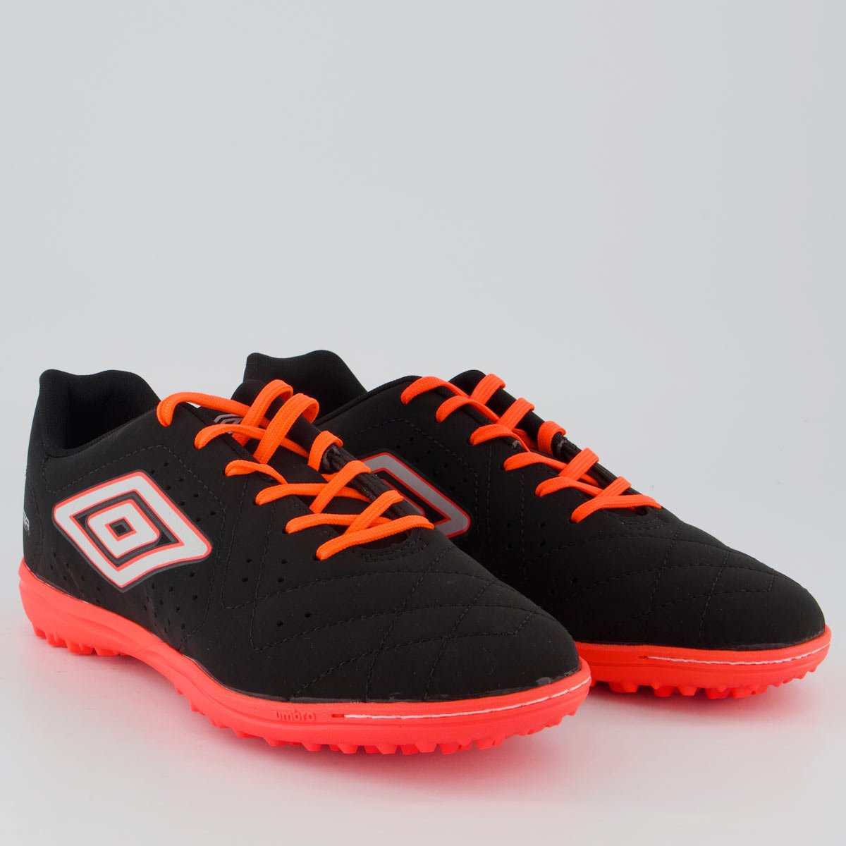 Chuteira Umbro Neo Striker II Society Preta Preto 2