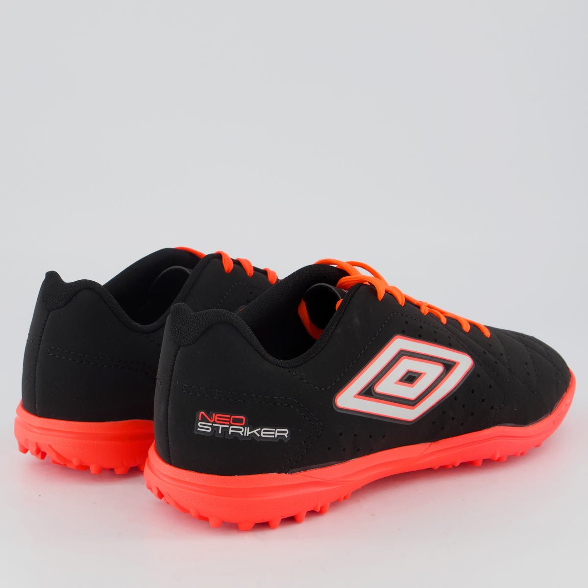 Chuteira Umbro Neo Striker II Society Preta Preto 3