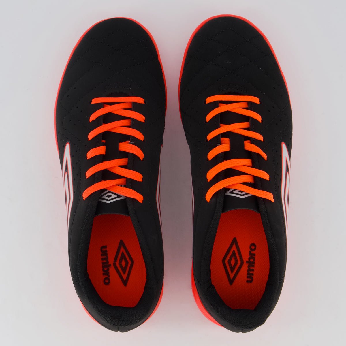 Chuteira Umbro Neo Striker II Society Preta Preto 4