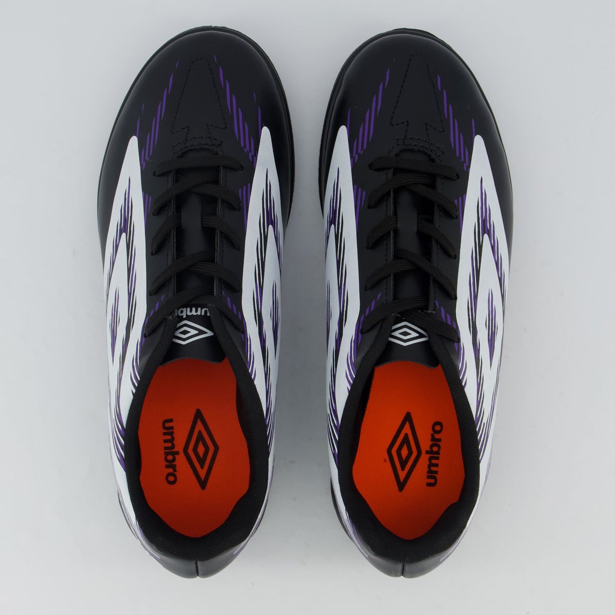 Chuteira Umbro Invictus Society Preta e Branca Preto 4