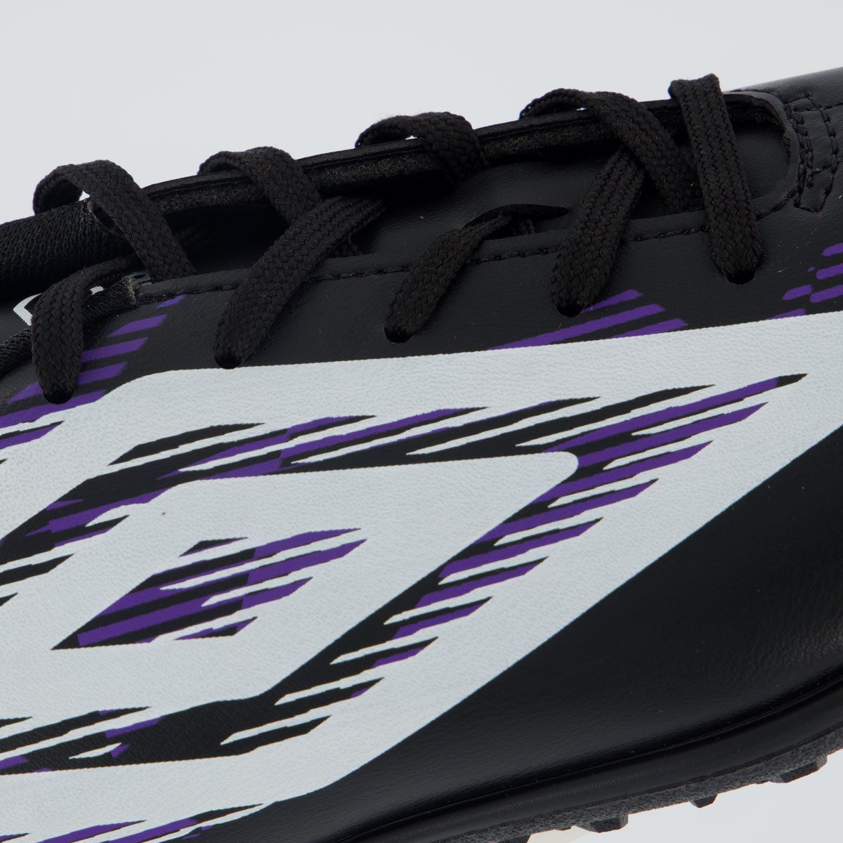 Chuteira Umbro Invictus Society Preta e Branca Preto 7