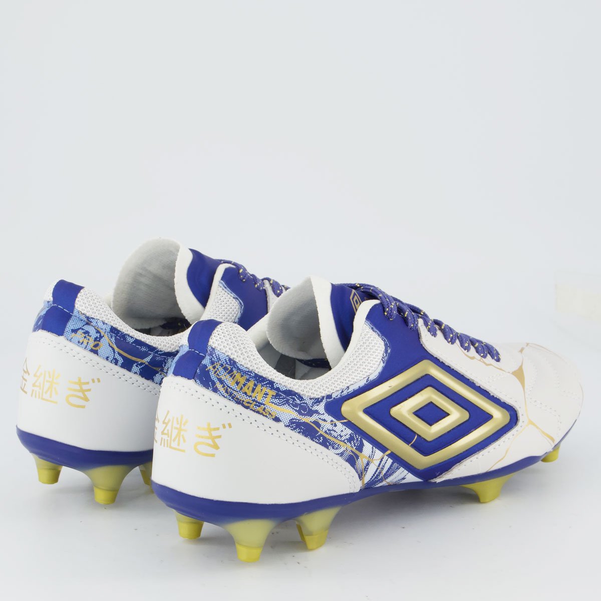 Chuteira Umbro Adamant Master Class Pro Kintsugi Campo Branca e Azul Branco/Azul 3
