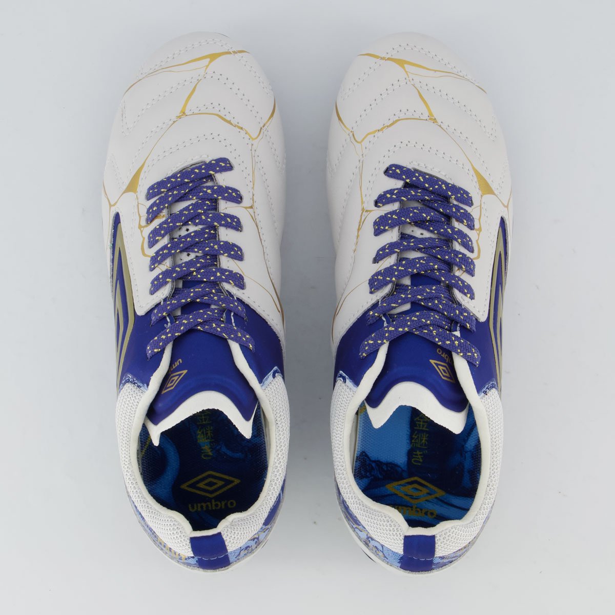 Chuteira Umbro Adamant Master Class Pro Kintsugi Campo Branca e Azul Branco/Azul 4