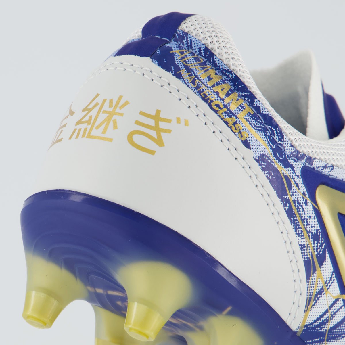 Chuteira Umbro Adamant Master Class Pro Kintsugi Campo Branca e Azul Branco/Azul 6