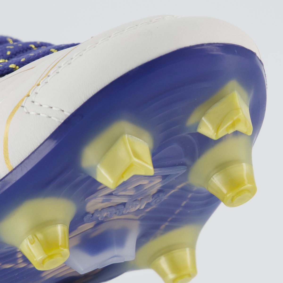 Chuteira Umbro Adamant Master Class Pro Kintsugi Campo Branca e Azul Branco/Azul 8