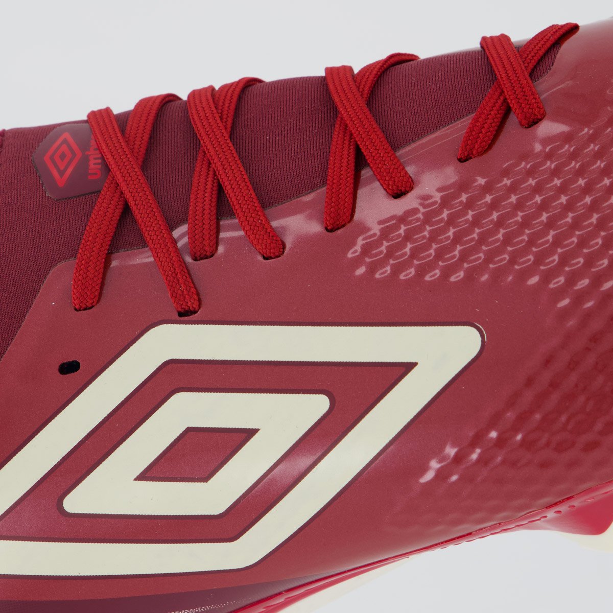 Chuteira Umbro Top Speed Club Campo Vinho e Branca Vinho 7