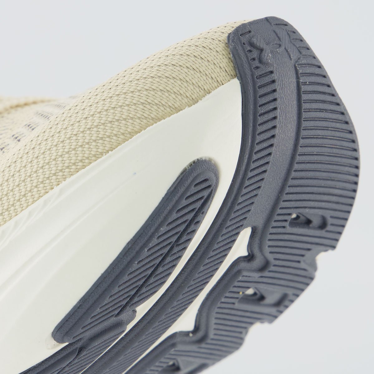 Tênis Under Armour Charged Endless Off White e Cinza Off White 8
