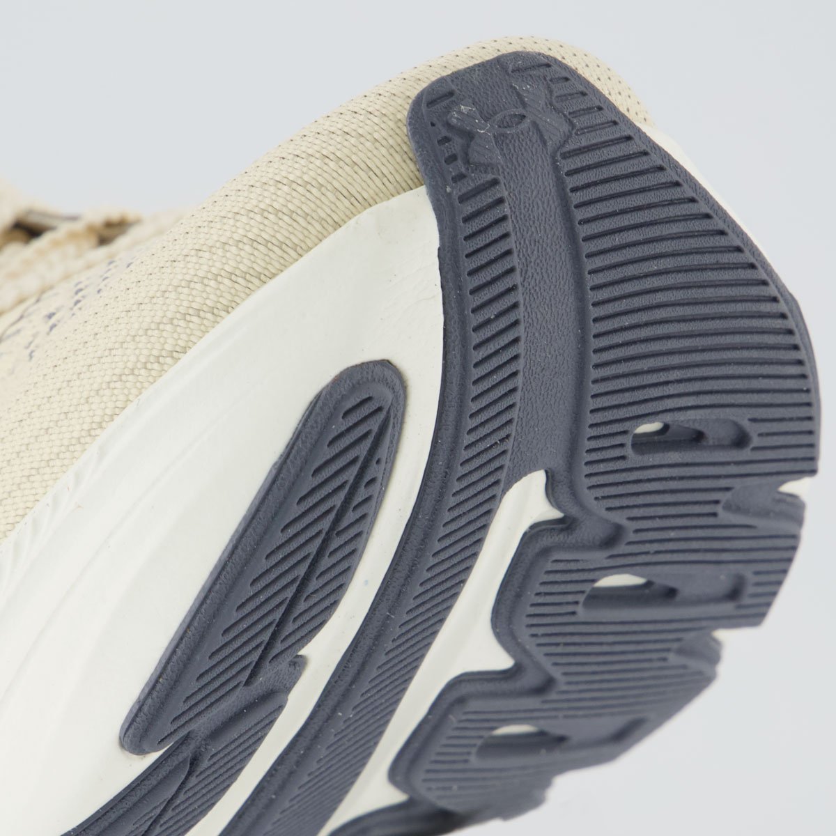 Tênis Under Armour Charged Endless Feminino Off White Bege 8