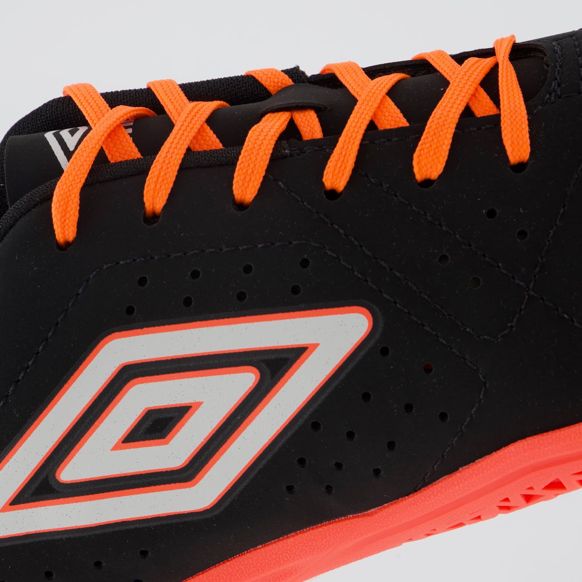 Chuteira Umbro Neo Striker II Futsal Preta e Coral Preto 7