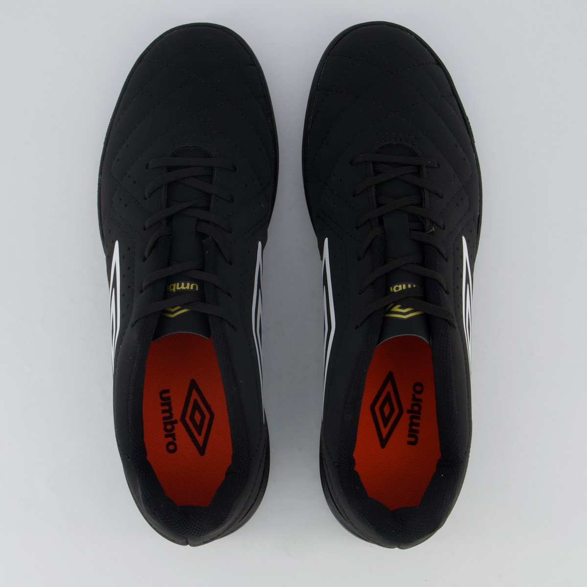 Chuteira Umbro Neo Striker II Society Preta e Dourada Preto 4