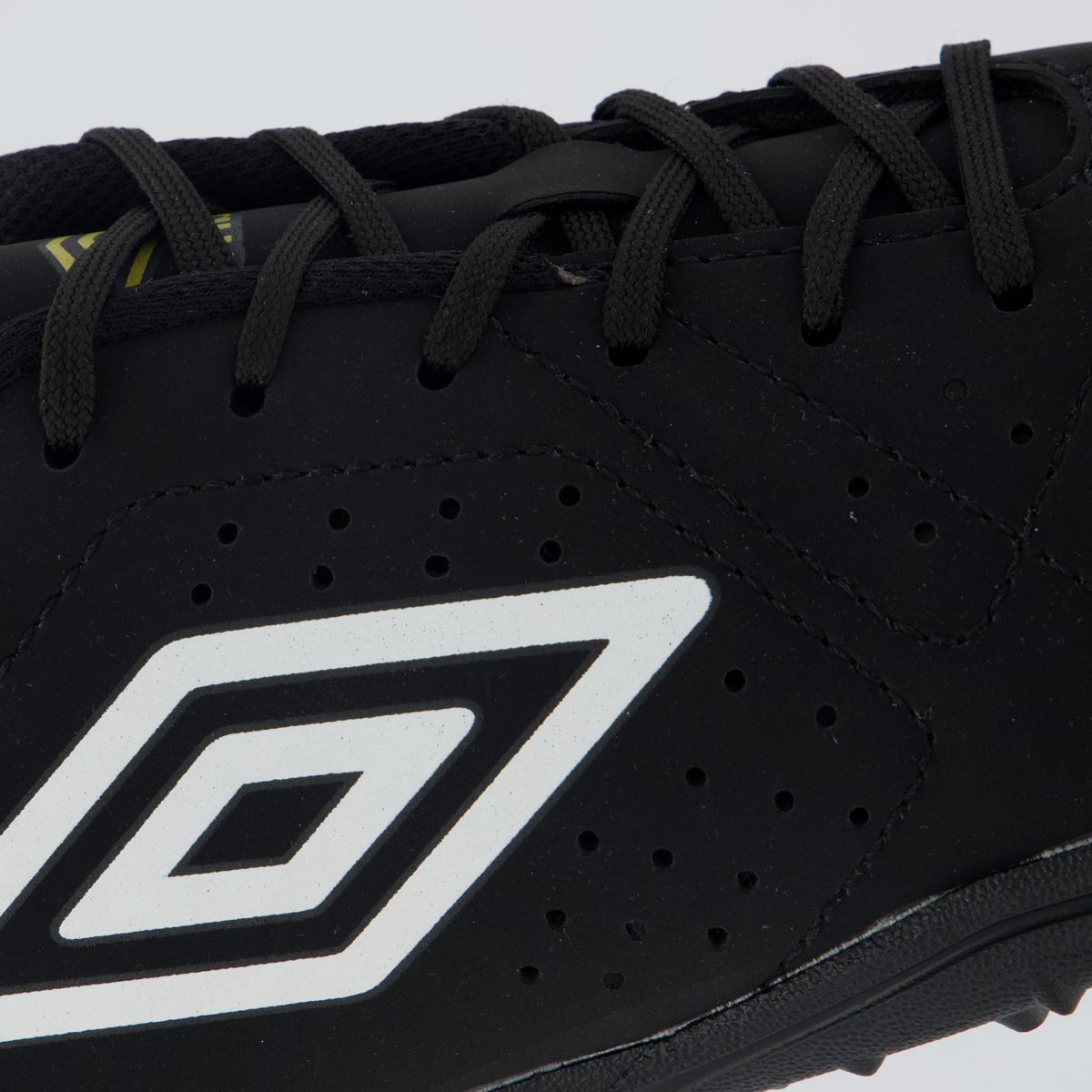 Chuteira Umbro Neo Striker II Society Preta e Dourada Preto 7