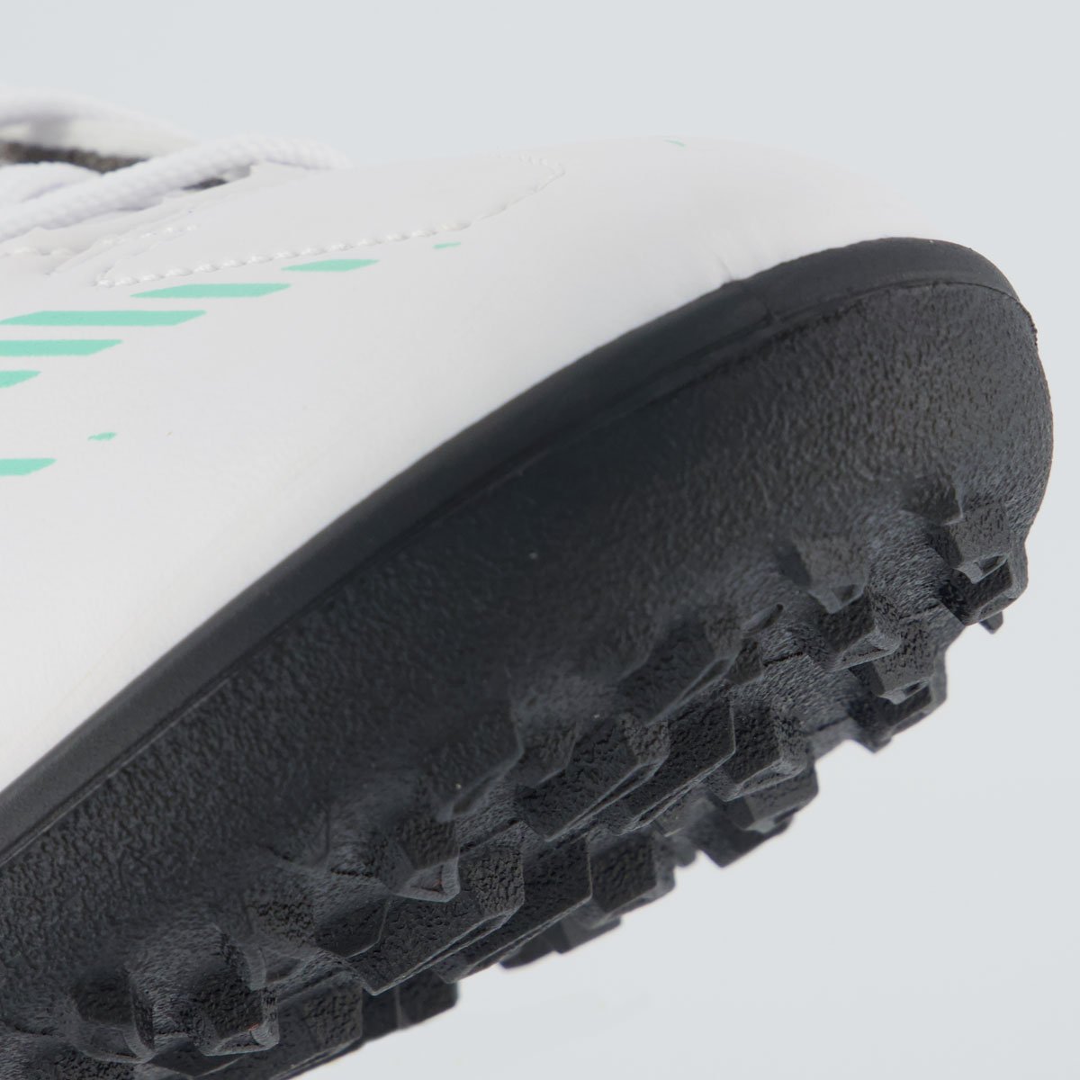 Chuteira Umbro Invictus Society Branca e Verde Branco 8