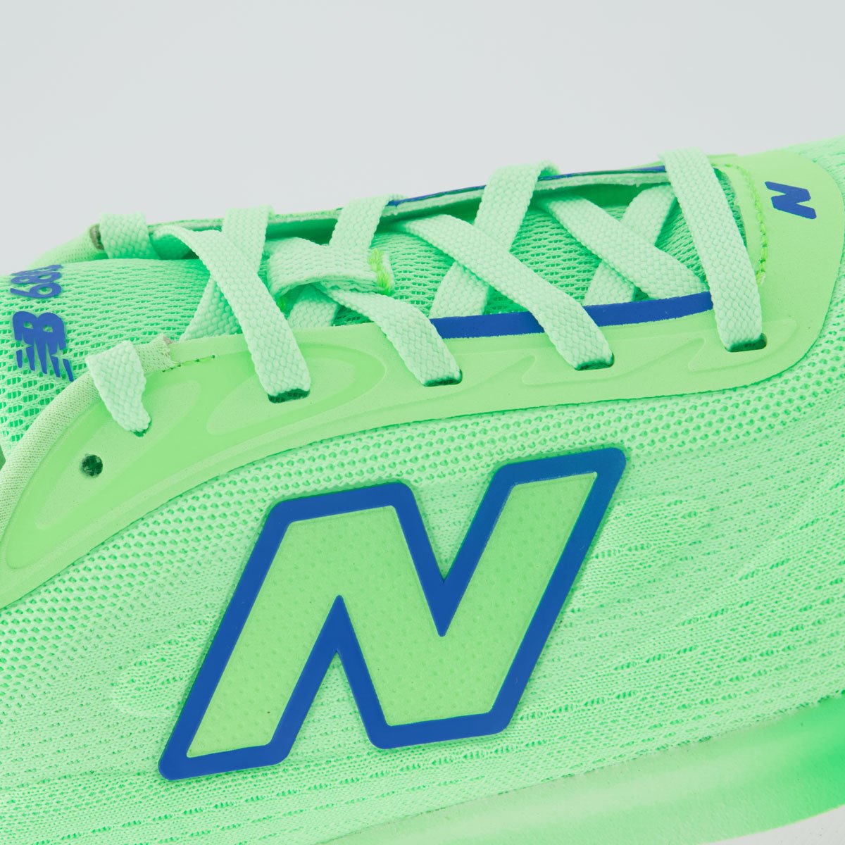 Tênis New Balance Fresh Foam 680 V9 Verde e Branco Verde 7