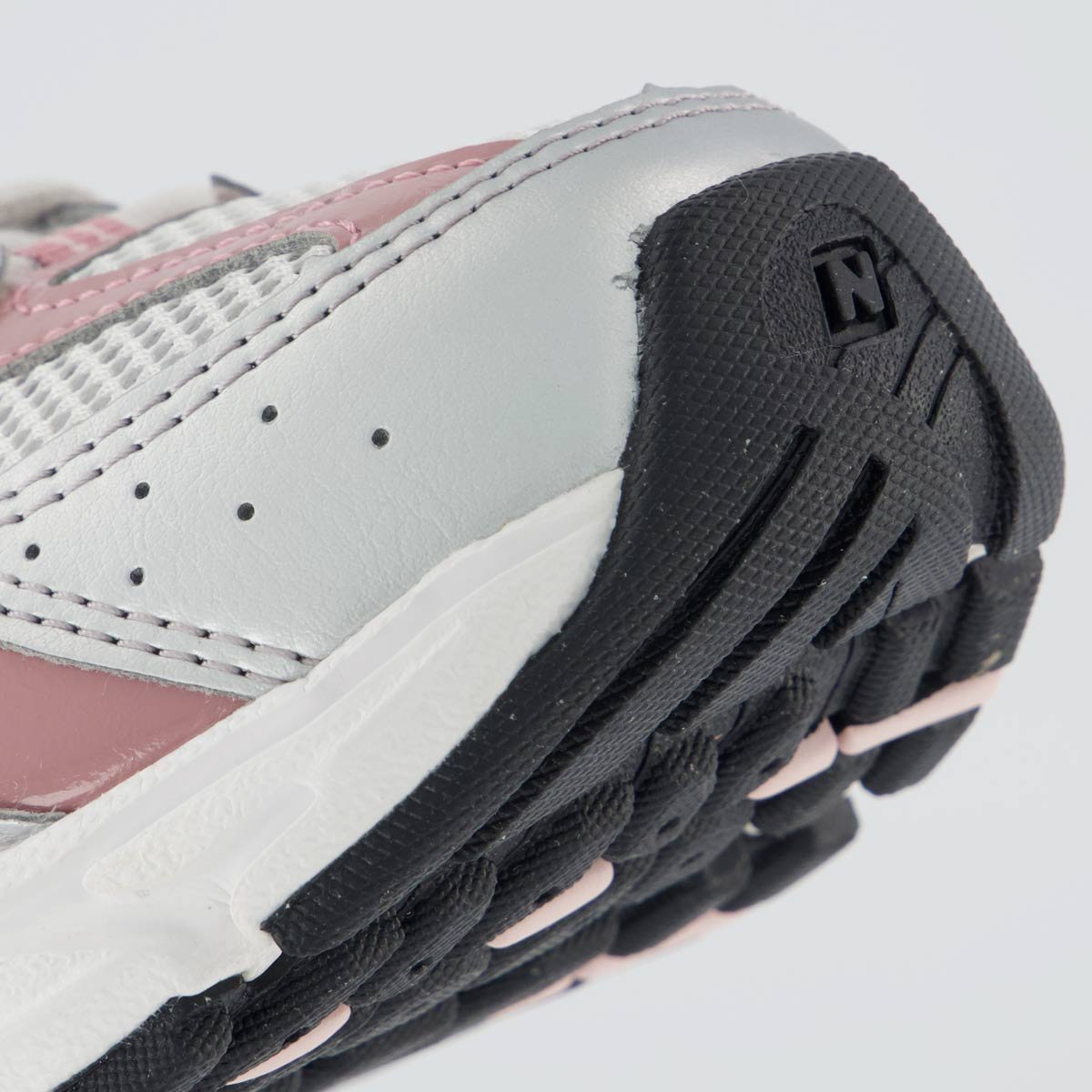 Tênis New Balance 530 Feminino Prata e Rosa Prata/Rosa 8