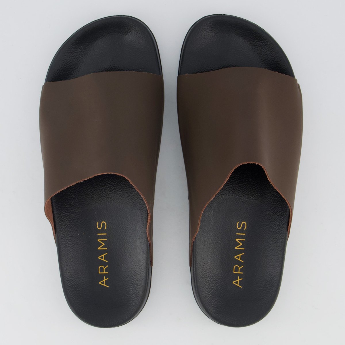 Chinelo Aramis Slide Cap Preto e Marrom