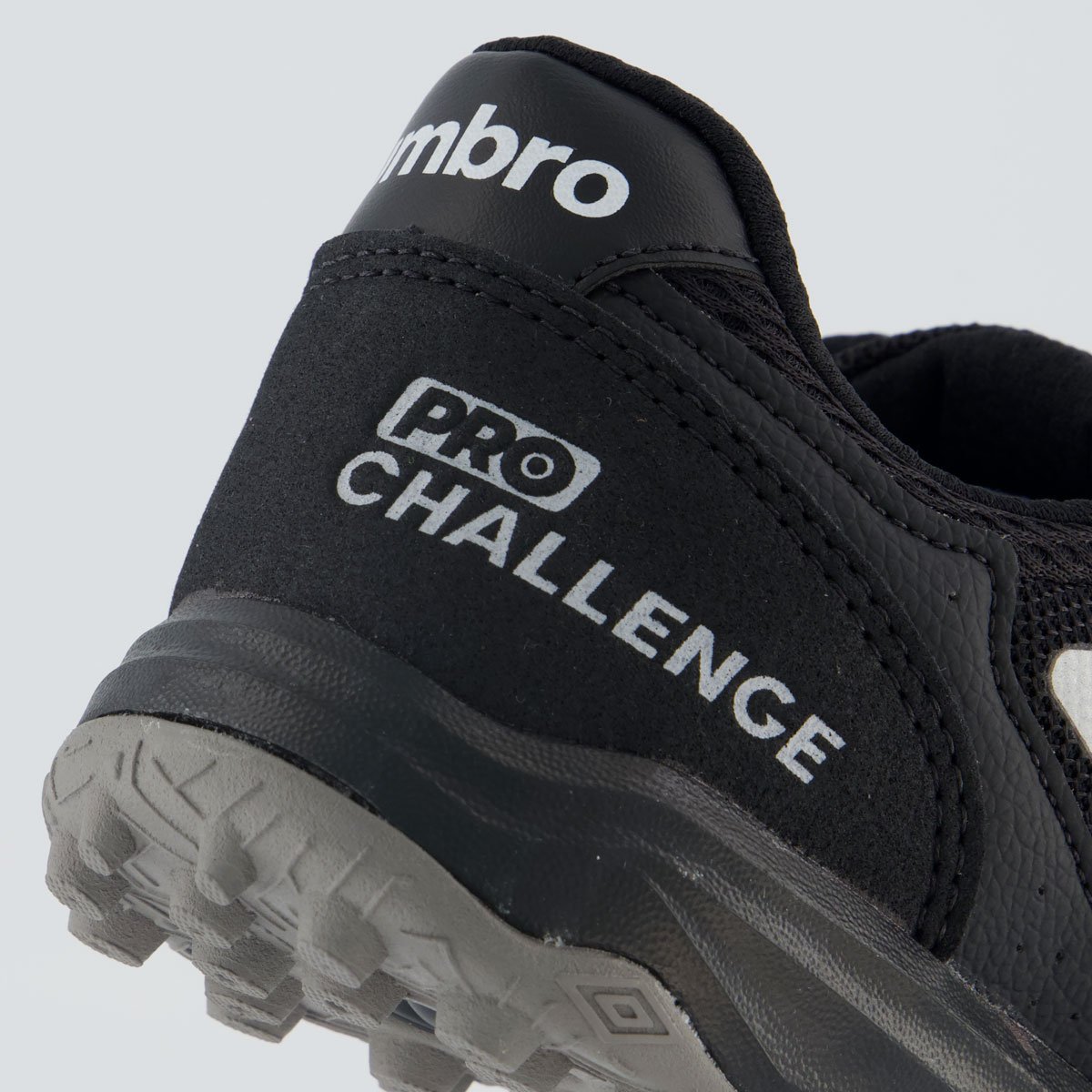 Chuteira Umbro Pro Challenge Uptake Society Preta Preto 6