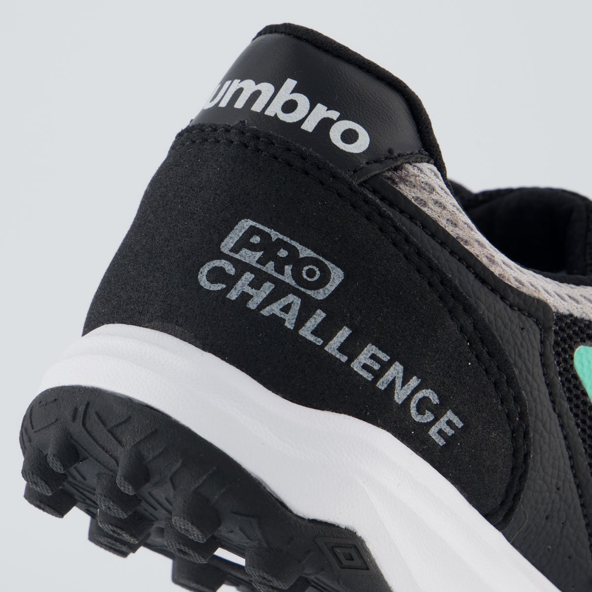 Chuteira Umbro Society Pro Challenge Uptake Branca Branco/Preto 6