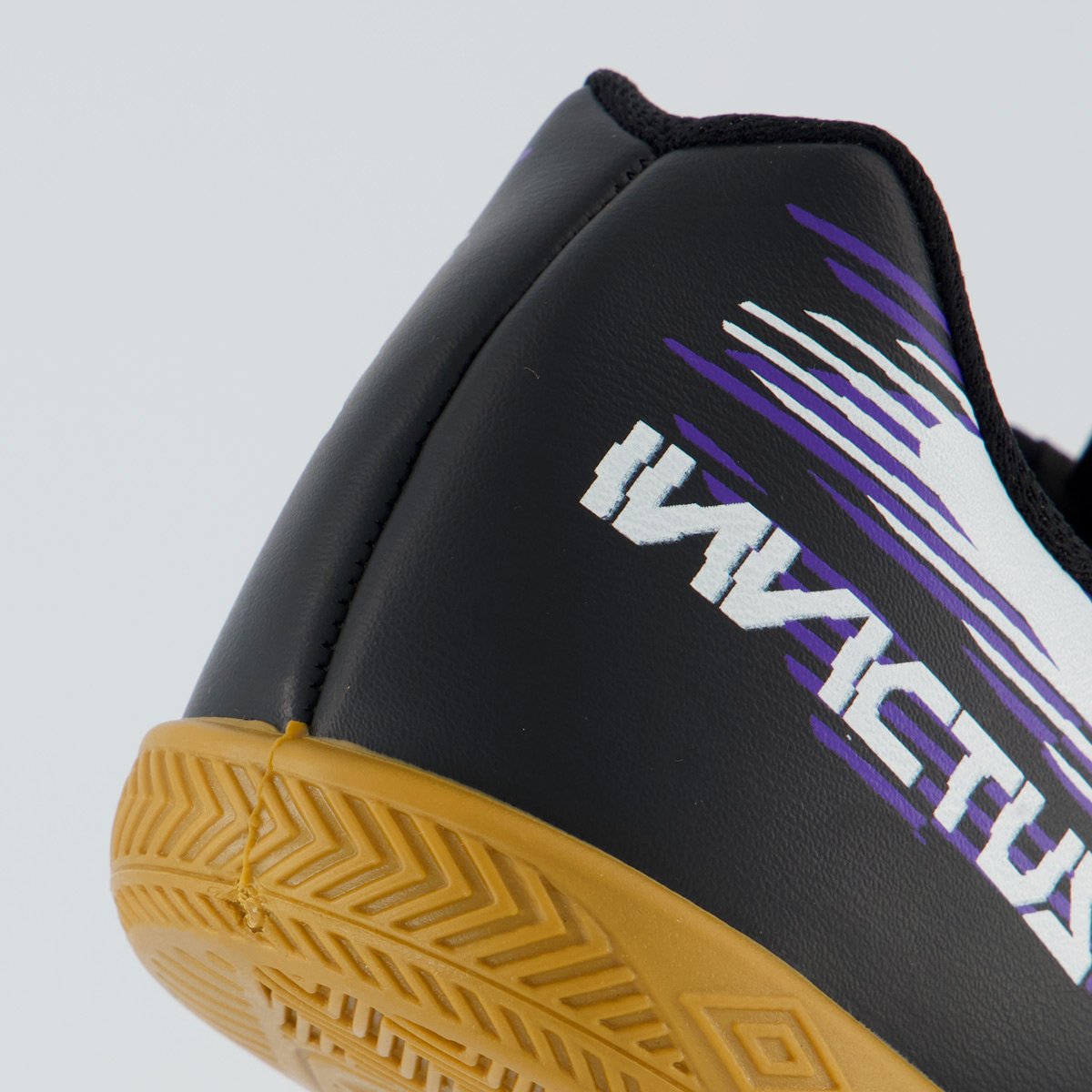 Chuteira Umbro Invictus Futsal Preta e Branca Preto 6