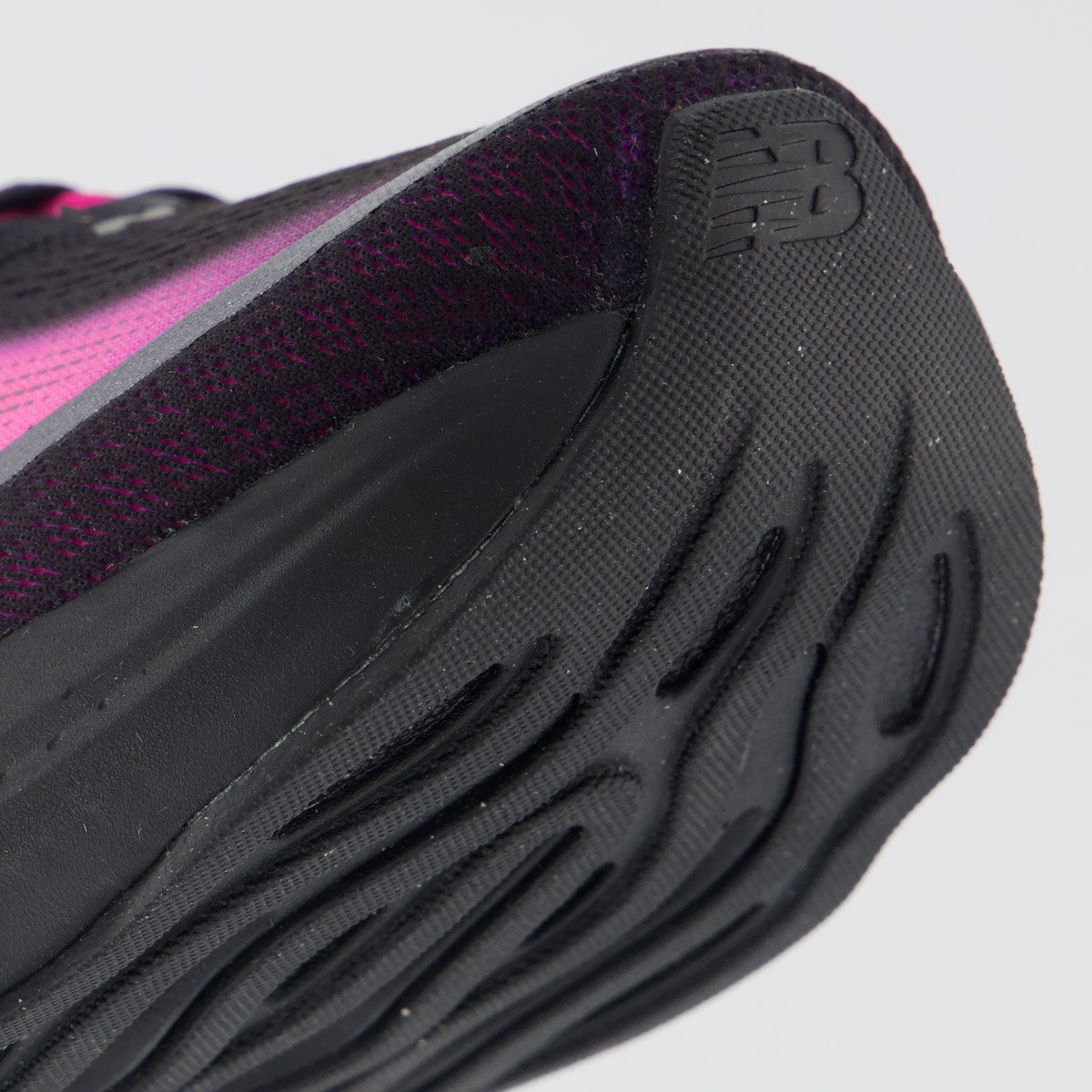 Tênis New Balance Fresh Foam Ellipse Feminino Rosa e Preto Preto/Rosa 8
