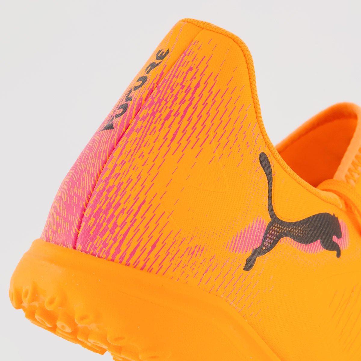 Chuteira Puma Future 8 Play TT Society Laranja Laranja 6