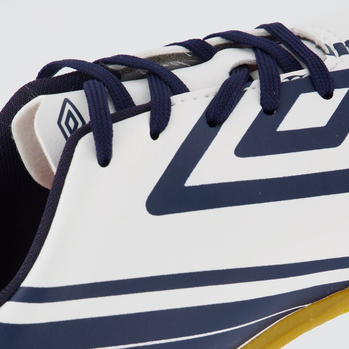 Chuteira Umbro Kick Futsal Juvenil Branca e Marinho Branco/Azul 7