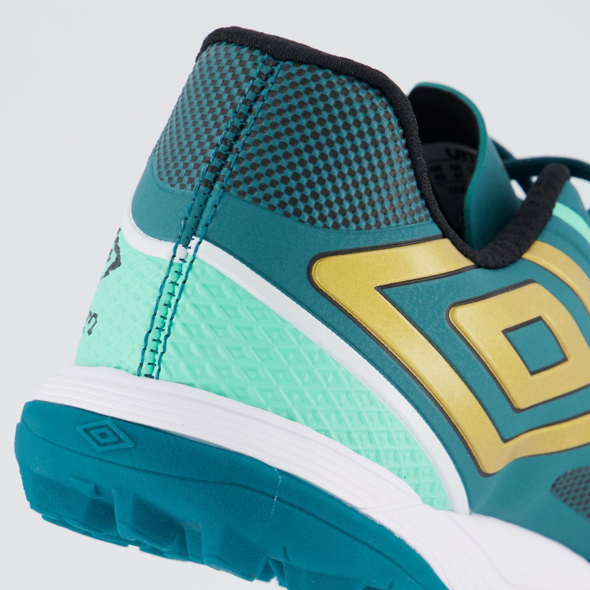 Chuteira Umbro Pro 5 Bump Club Society Preta e Verde Verde 6