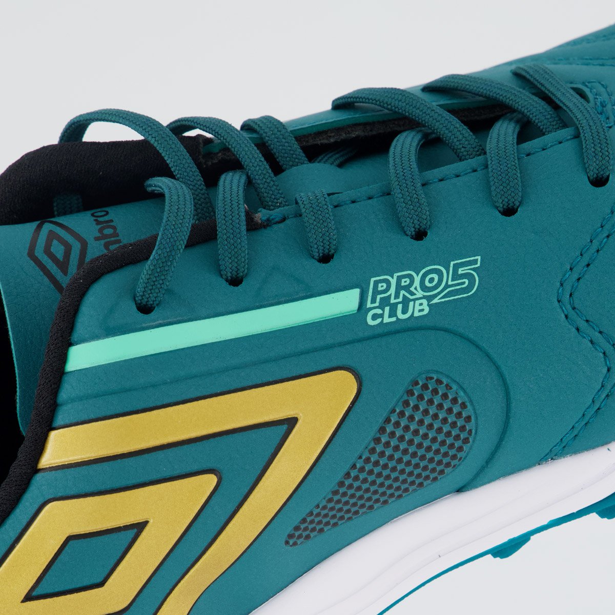 Chuteira Umbro Pro 5 Bump Club Society Preta e Verde Verde 7