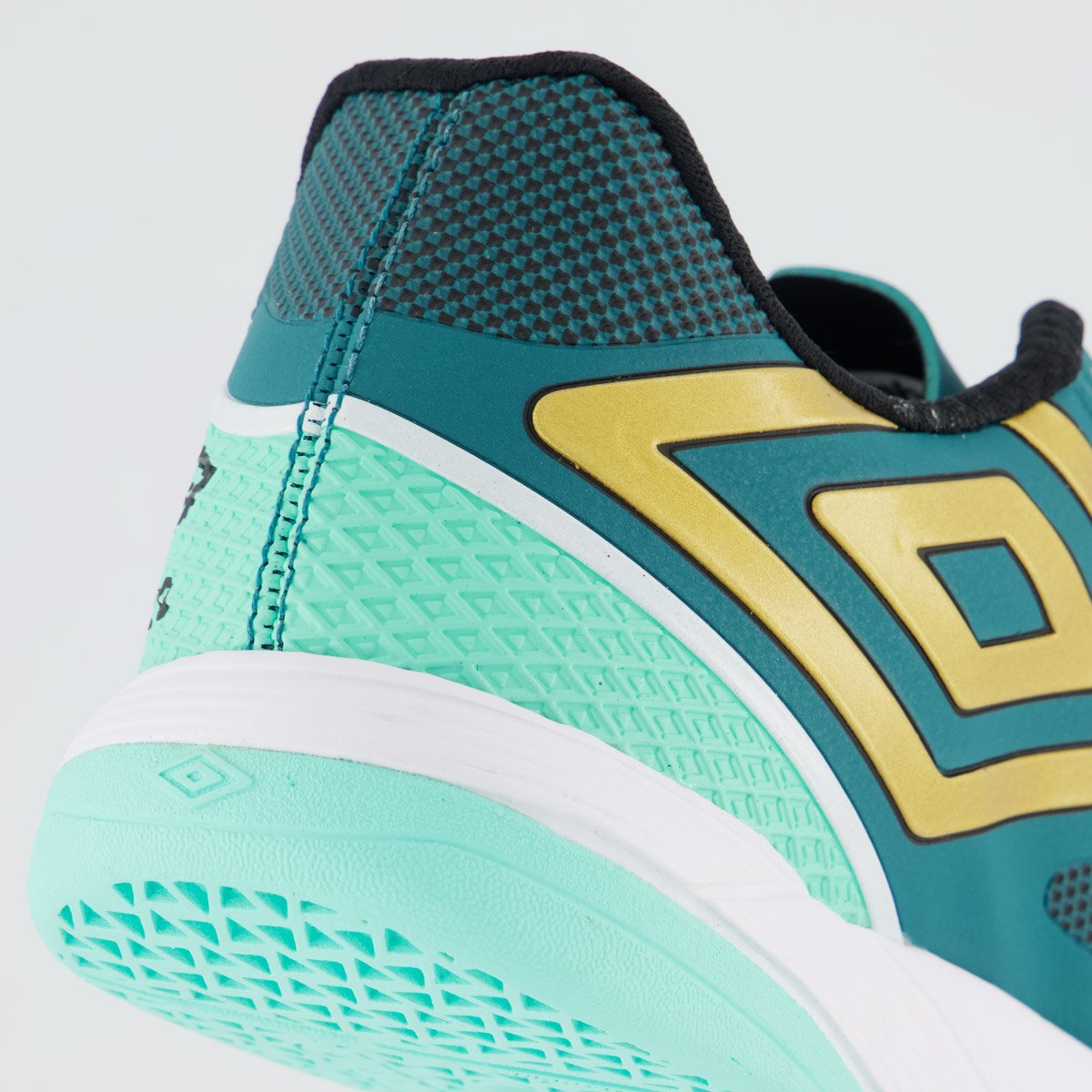 Chuteira Umbro Pro 5 Bump Club Futsal Preta e Verde Verde 6