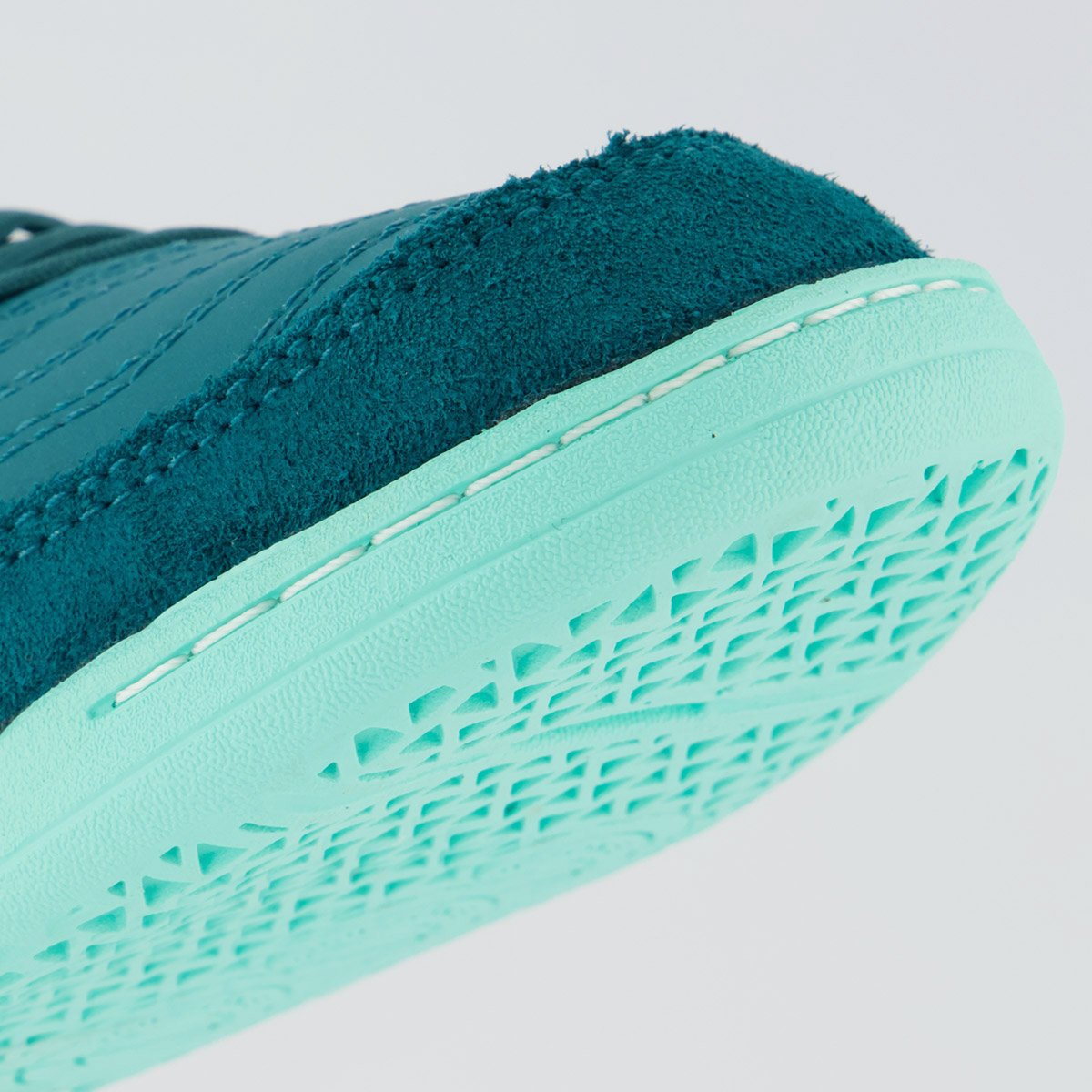 Chuteira Umbro Pro 5 Bump Club Futsal Preta e Verde Verde 8