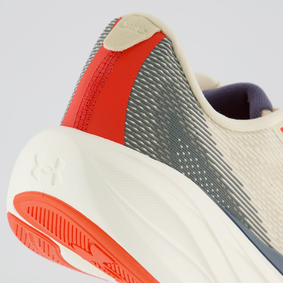 Tênis Under Armour Charged Nonstop Off White e Cinza Branco 6
