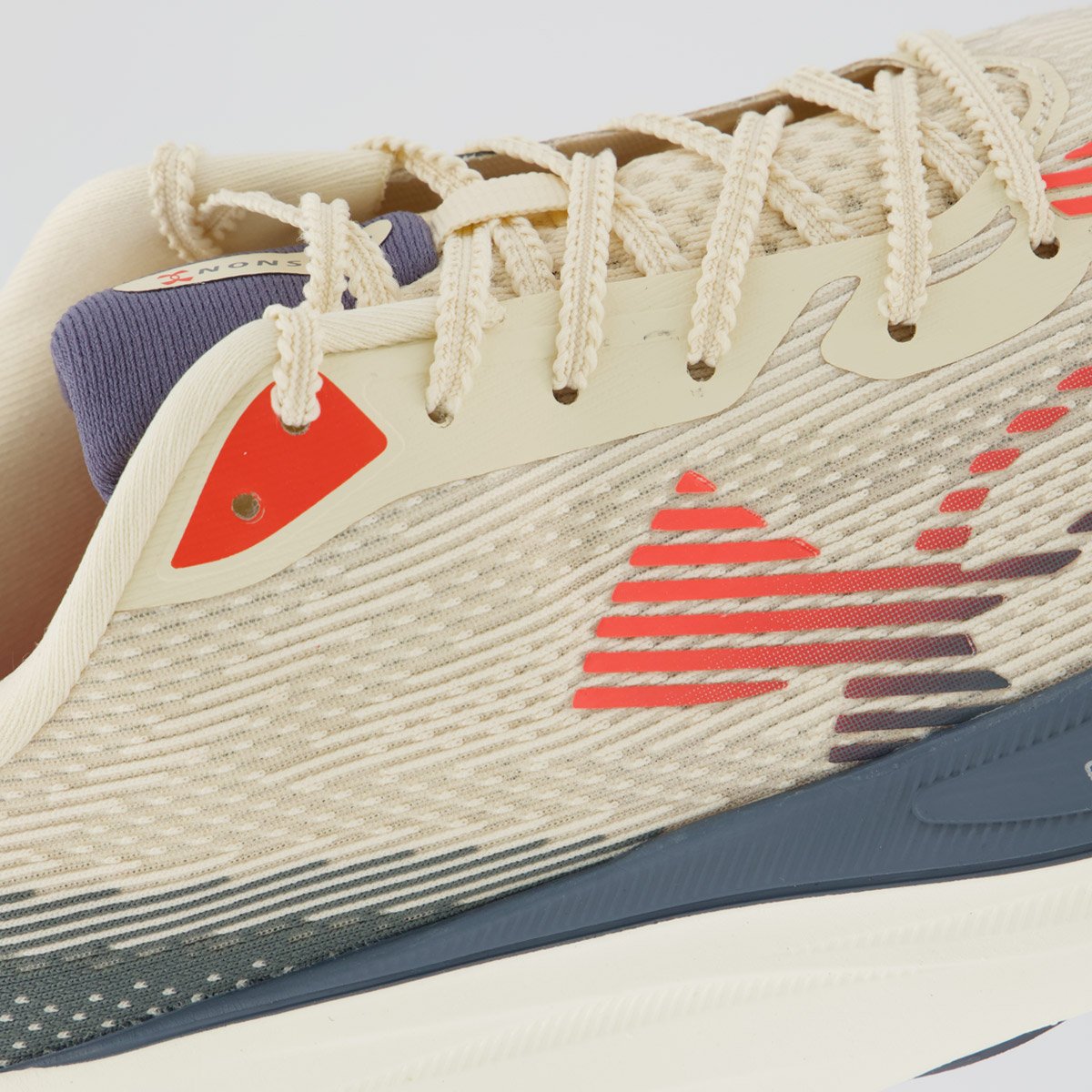 Tênis Under Armour Charged Nonstop Off White e Cinza Branco 7