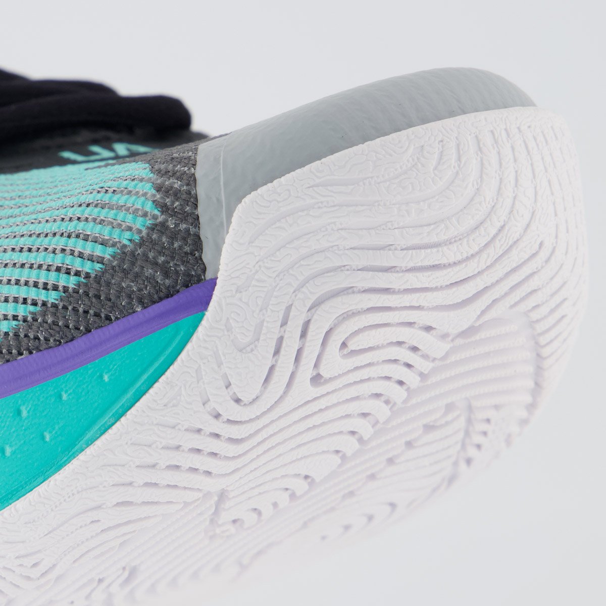 Tênis Under Armour Layup Lilás e Ciano Multicores 8